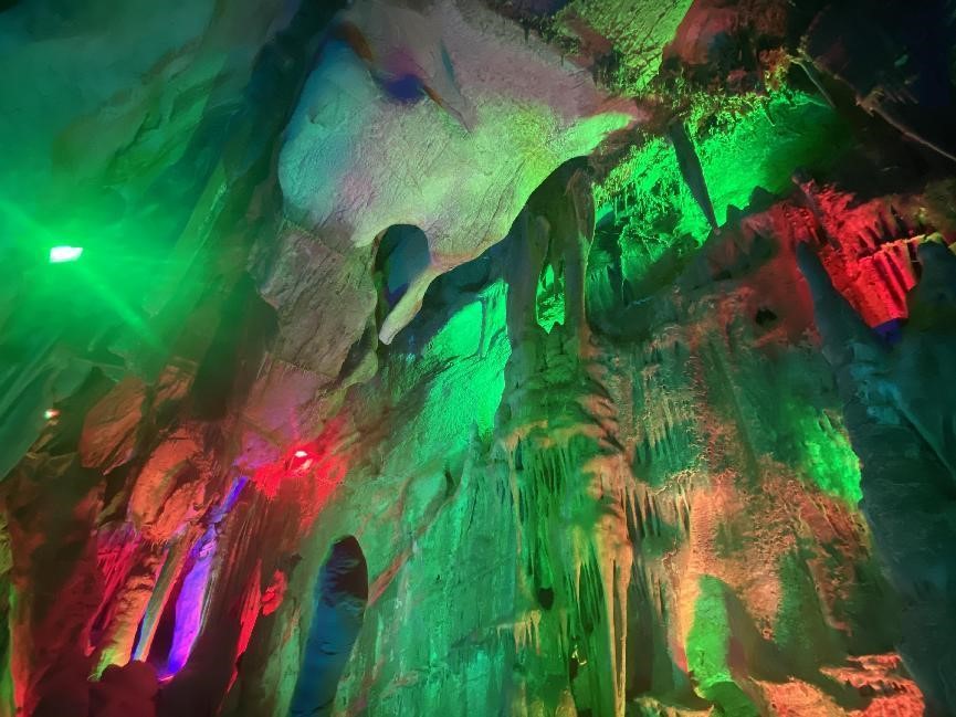 曲阳灵山聚龙洞景区